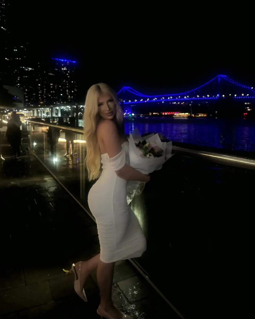 Claudia white outfit